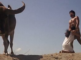 ASiatisk fru i röda strumpor porrfilm trekant