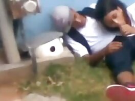 2 College Babes som äter sex porr varandra